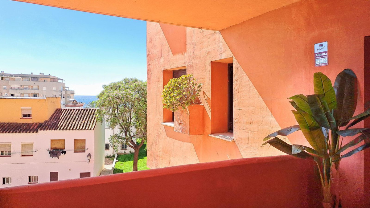 2 Bedroom Apartment in Estepona - Photo 11