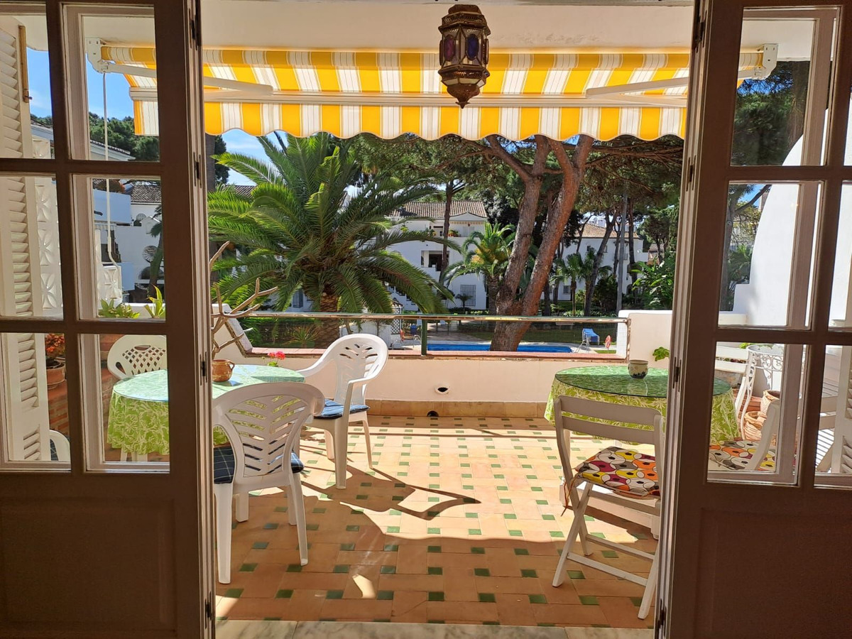 3 Bedroom Apartment in Estepona - Photo 4