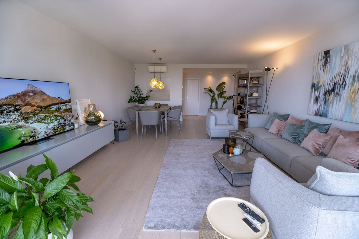 2 Bedroom Apartment in Marbella - Photo 9