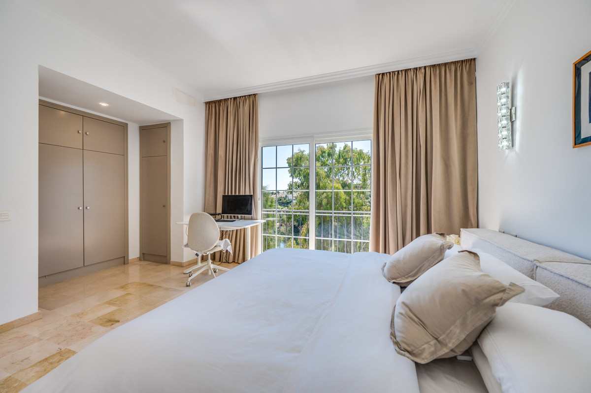 3 Bedroom Villa in Marbella - Photo 8
