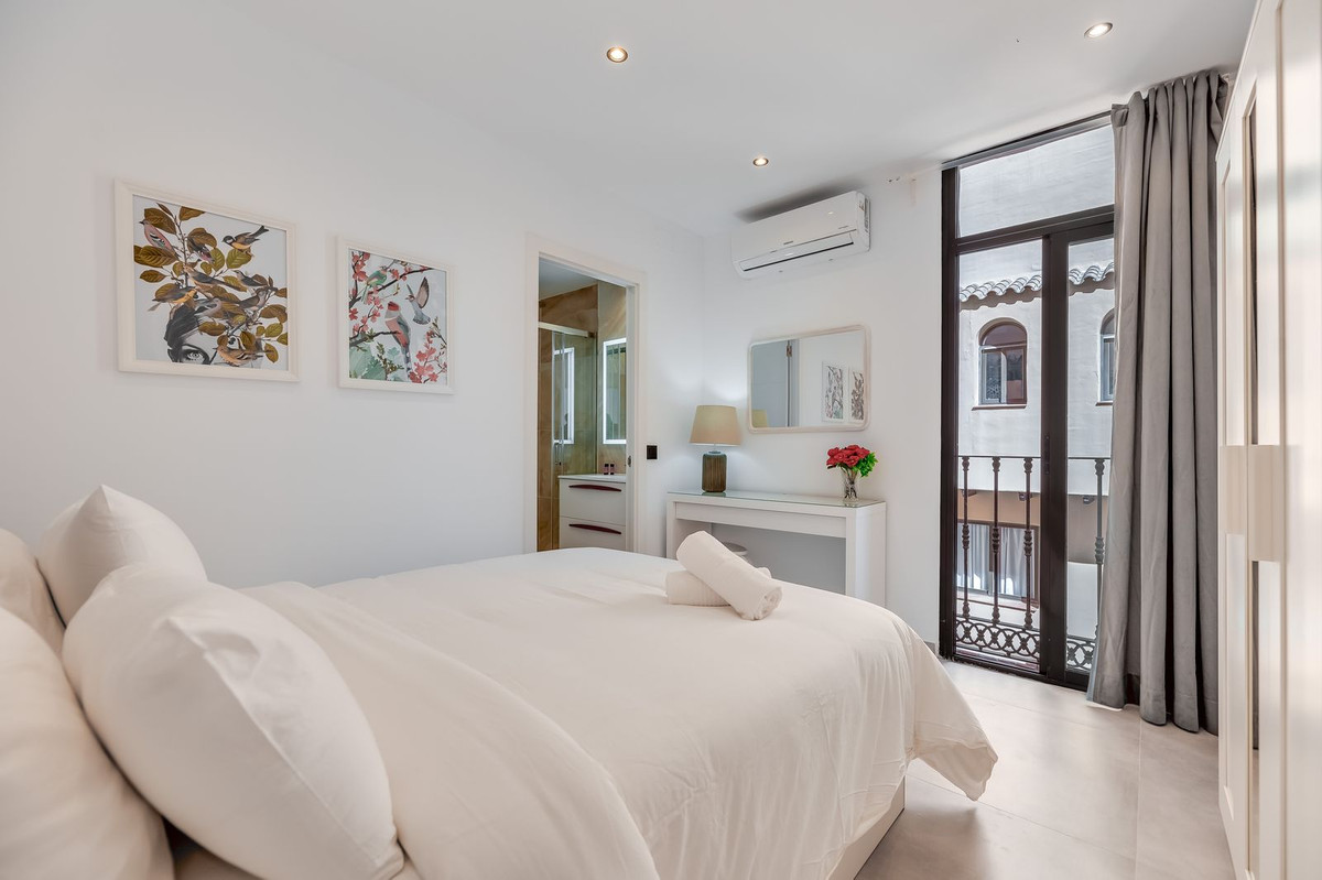 5 Bedroom Apartment in Estepona - Photo 26