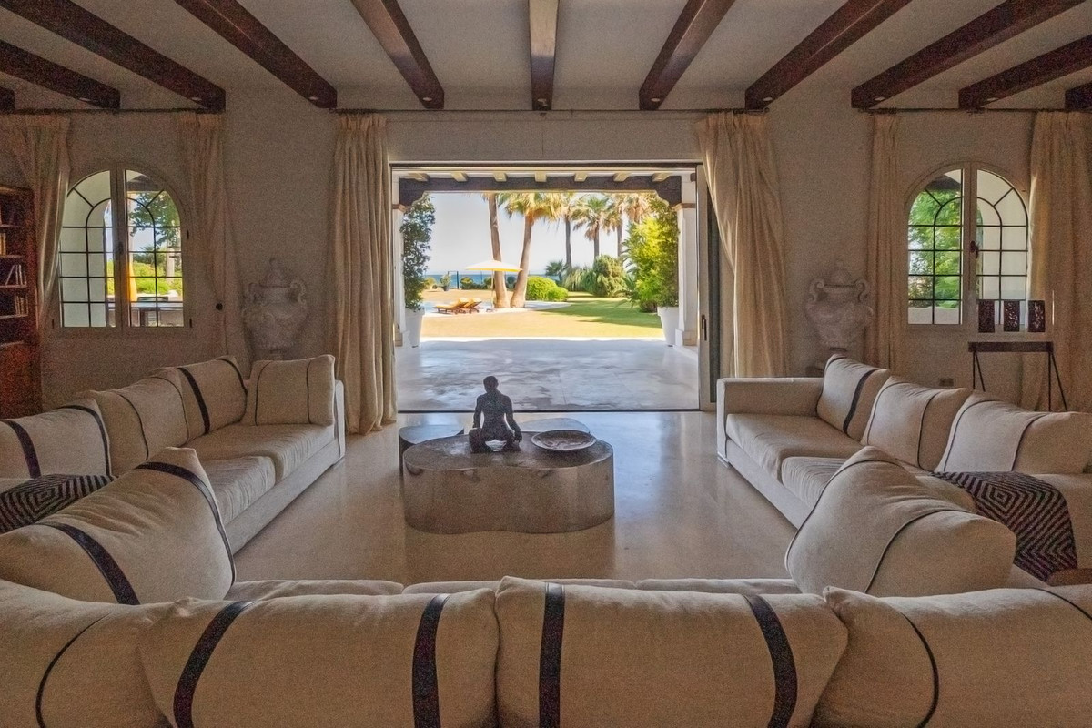 10 Bedroom Villa in Estepona - Photo 13