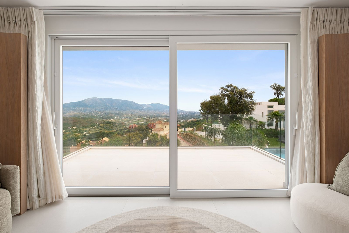 4 Bedroom Villa in Marbella - Photo 24