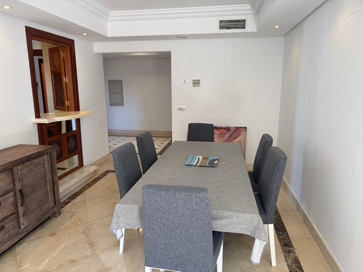 2 Bedroom Apartment in Estepona - Photo 13
