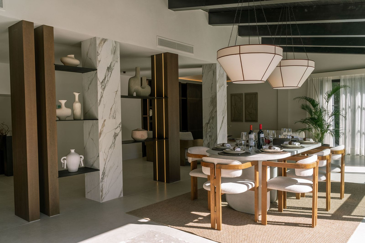 5 Bedroom Villa in Marbella - Photo 4