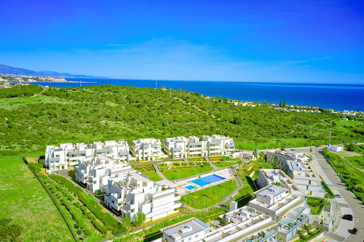 3 Bedroom Apartment in Estepona - Photo 10