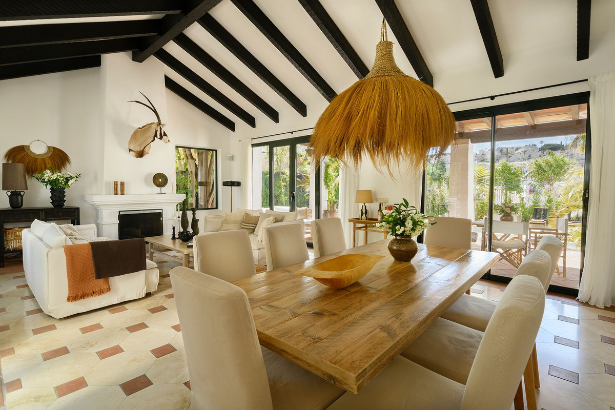 4 Bedroom Villa in Estepona - Photo 3