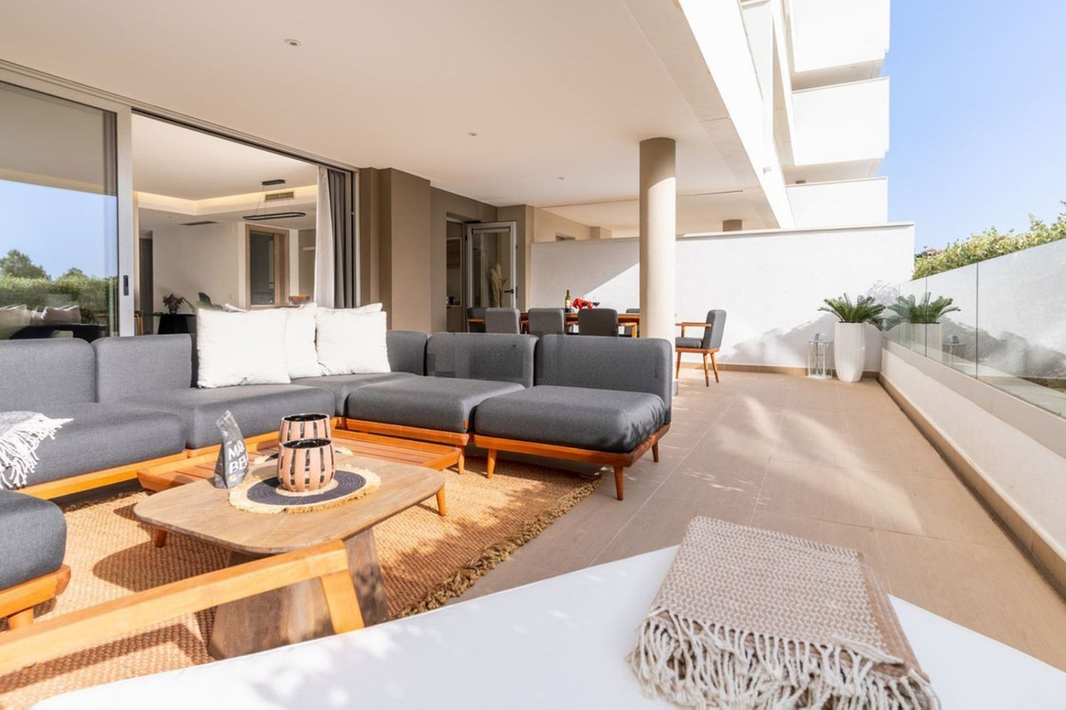 3 Bedroom Apartment in Benahavís - Photo 5