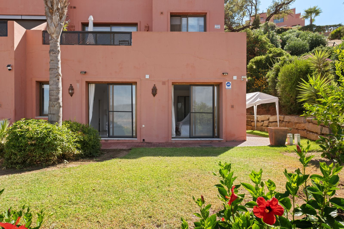 2 Bedroom Apartment in Marbella - Photo 20