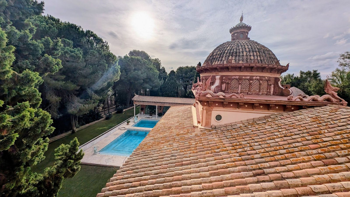 16 Bedroom Villa in Sotogrande - Photo 2