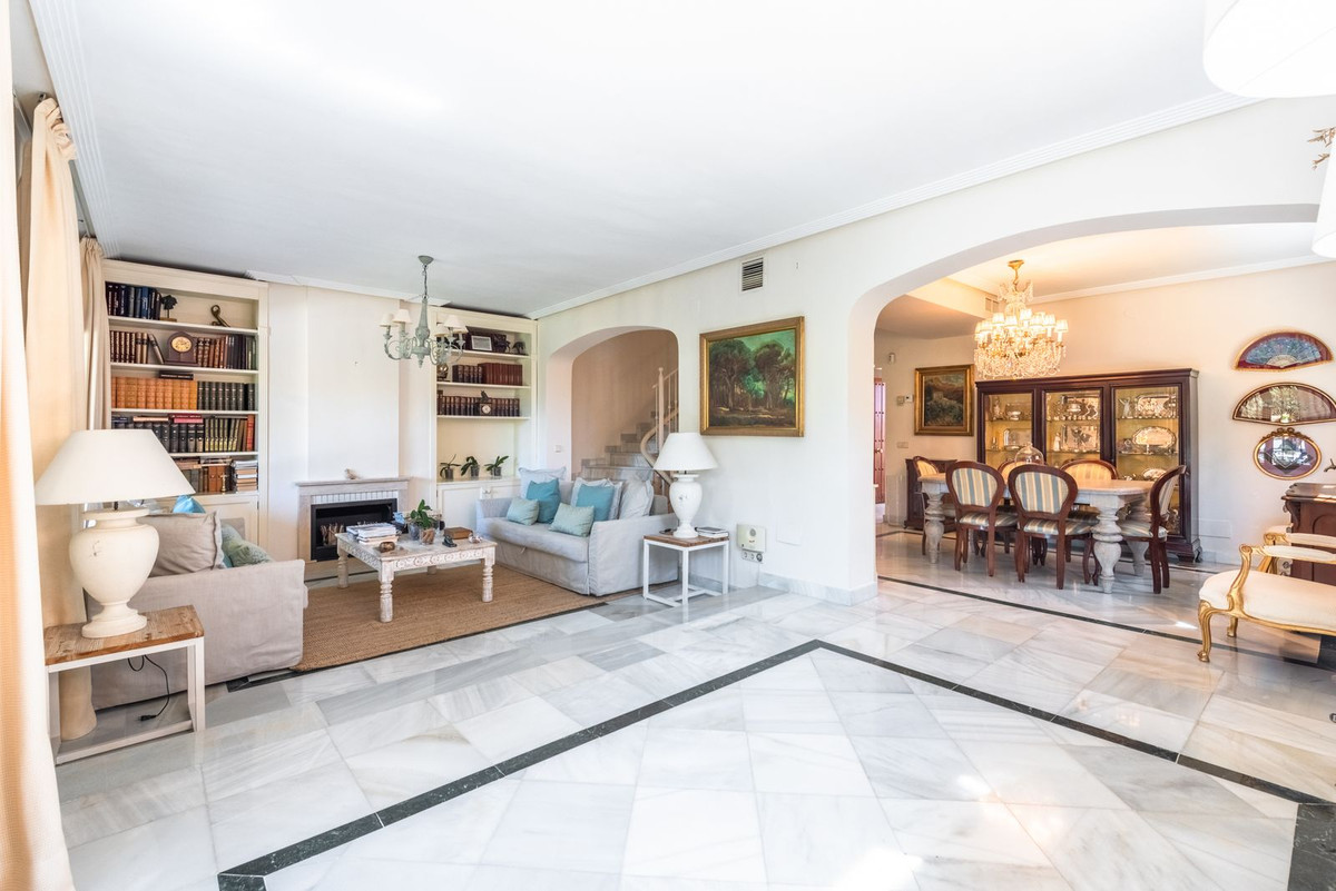 4 Bedroom Townhouse in Marbella - Photo 6