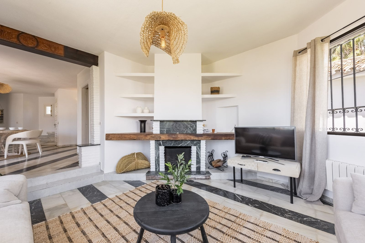 3 Bedroom Villa in Estepona - Photo 10