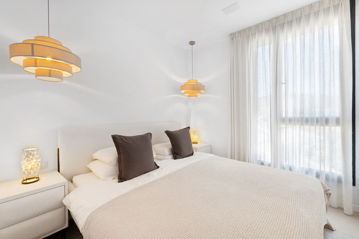 2 Bedroom Penthouse in Estepona - Photo 16