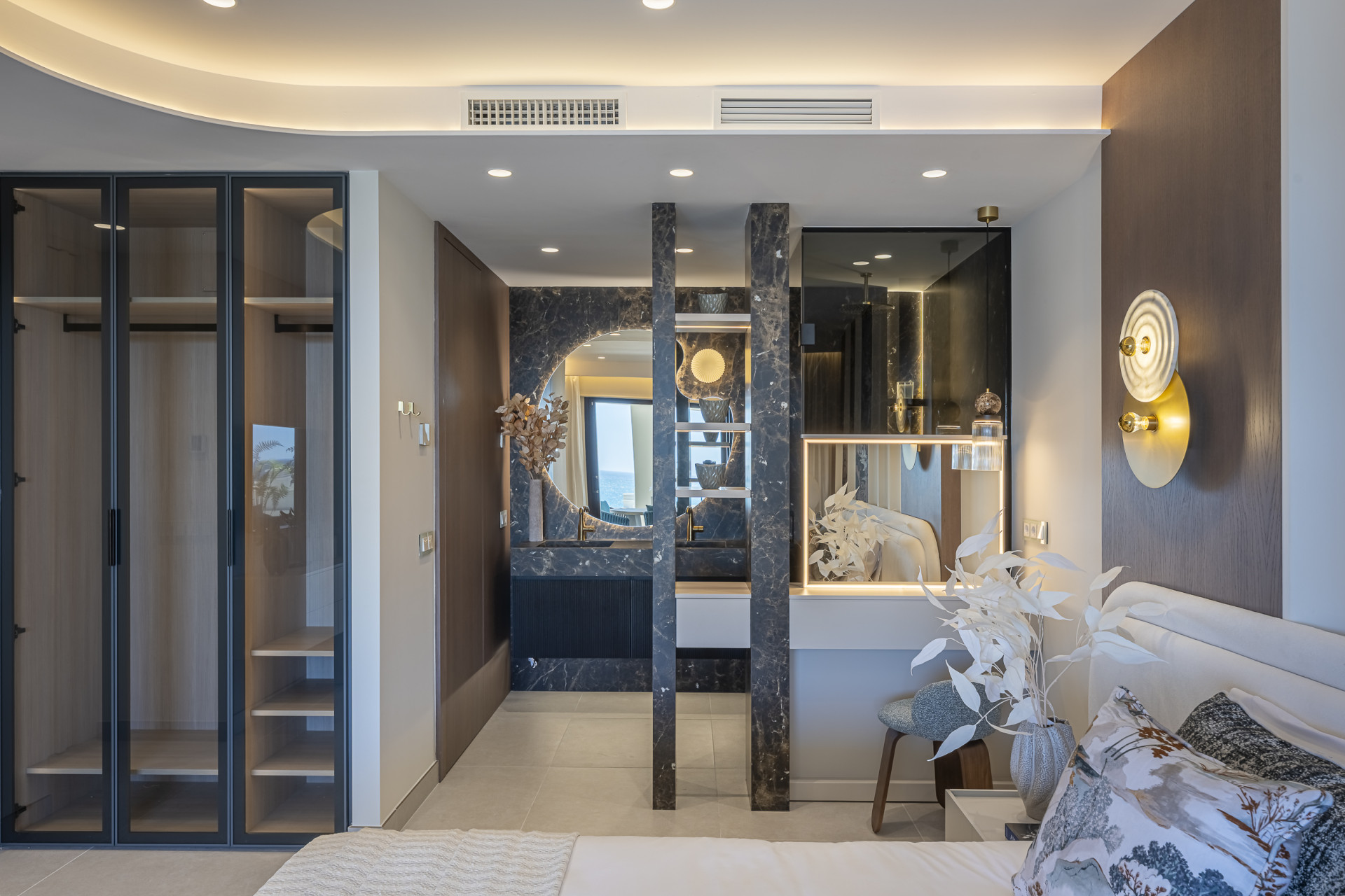 2 Bedroom Apartment in Estepona - Photo 9