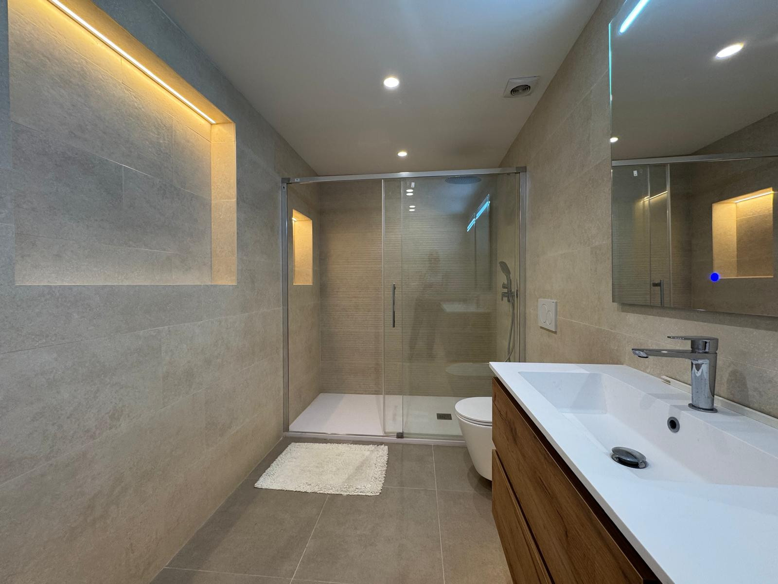 2 Bedroom Apartment in Estepona - Photo 13