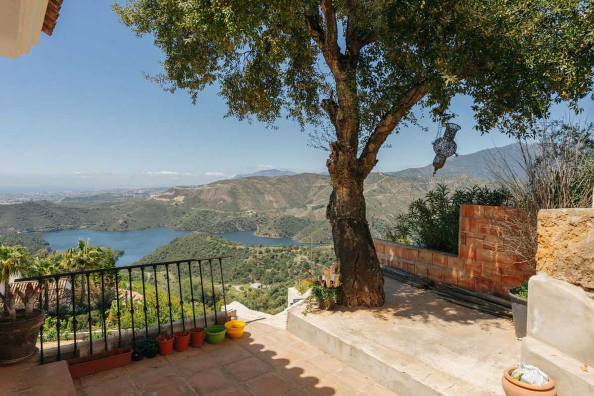 6 Bedroom Villa in Istán - Photo 12