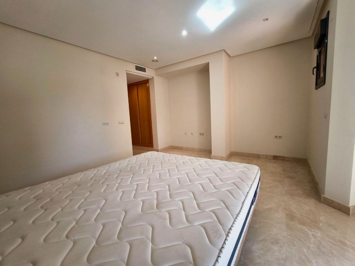 Piso de 3 dormitorios con piscina en Málaga – Foto 13