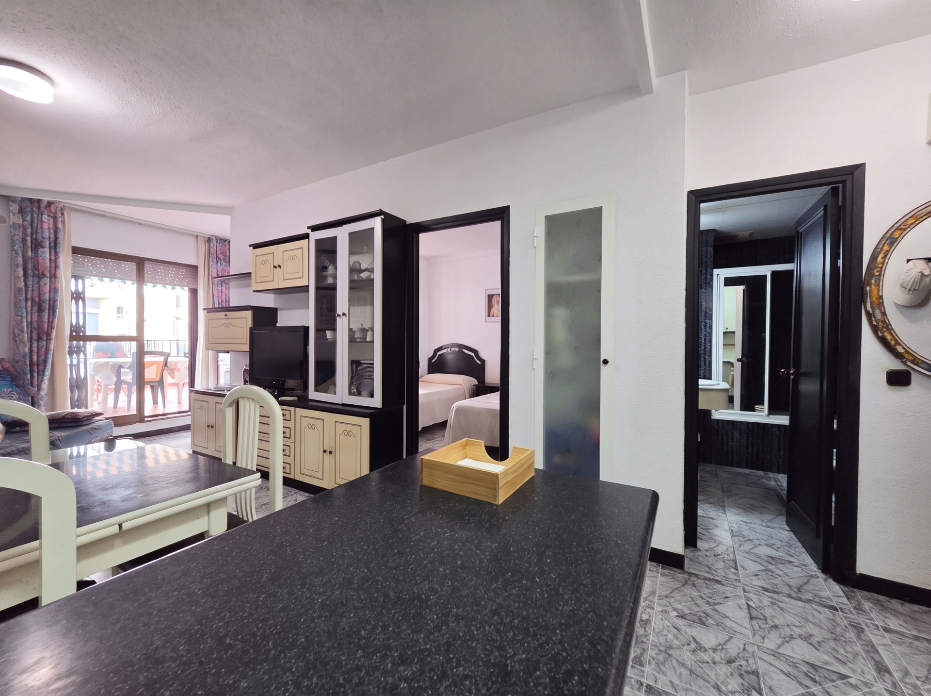 1 Bedroom Apartment in Marbella - Photo 12