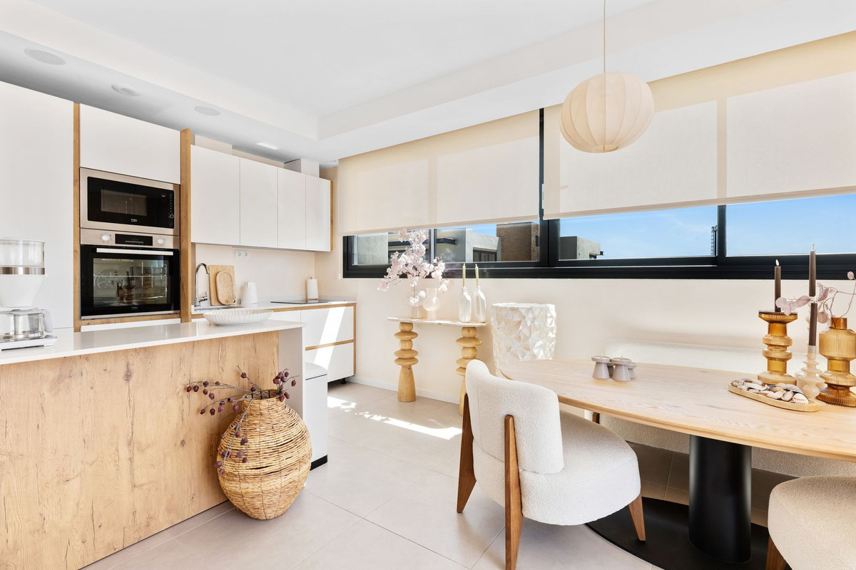 2 Bedroom Penthouse in Estepona - Photo 3