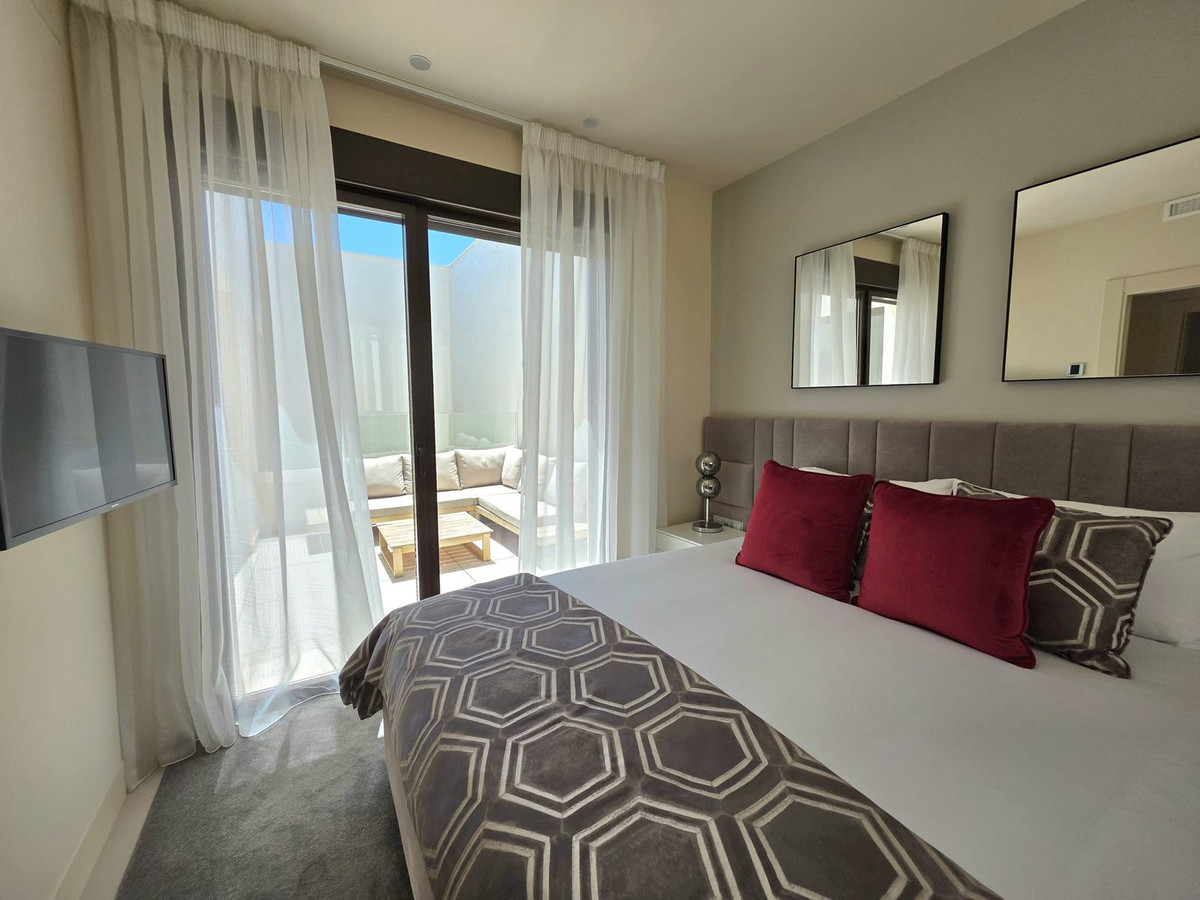 4 Bedroom Townhouse in Estepona - Photo 22