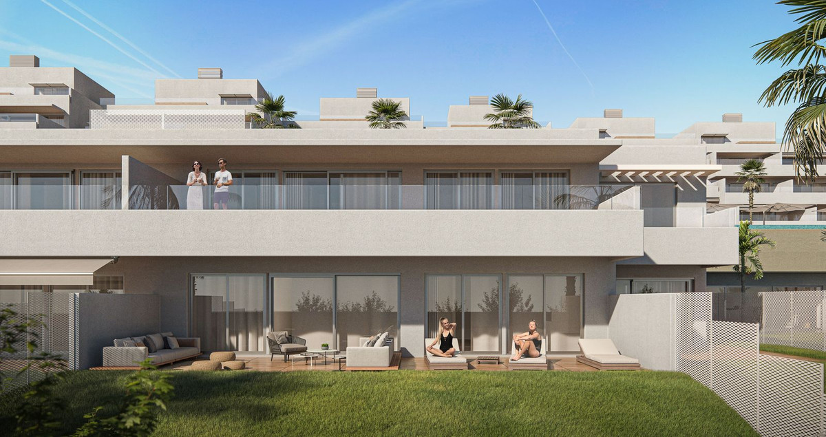2 Bedroom Apartment in Estepona - Photo 4