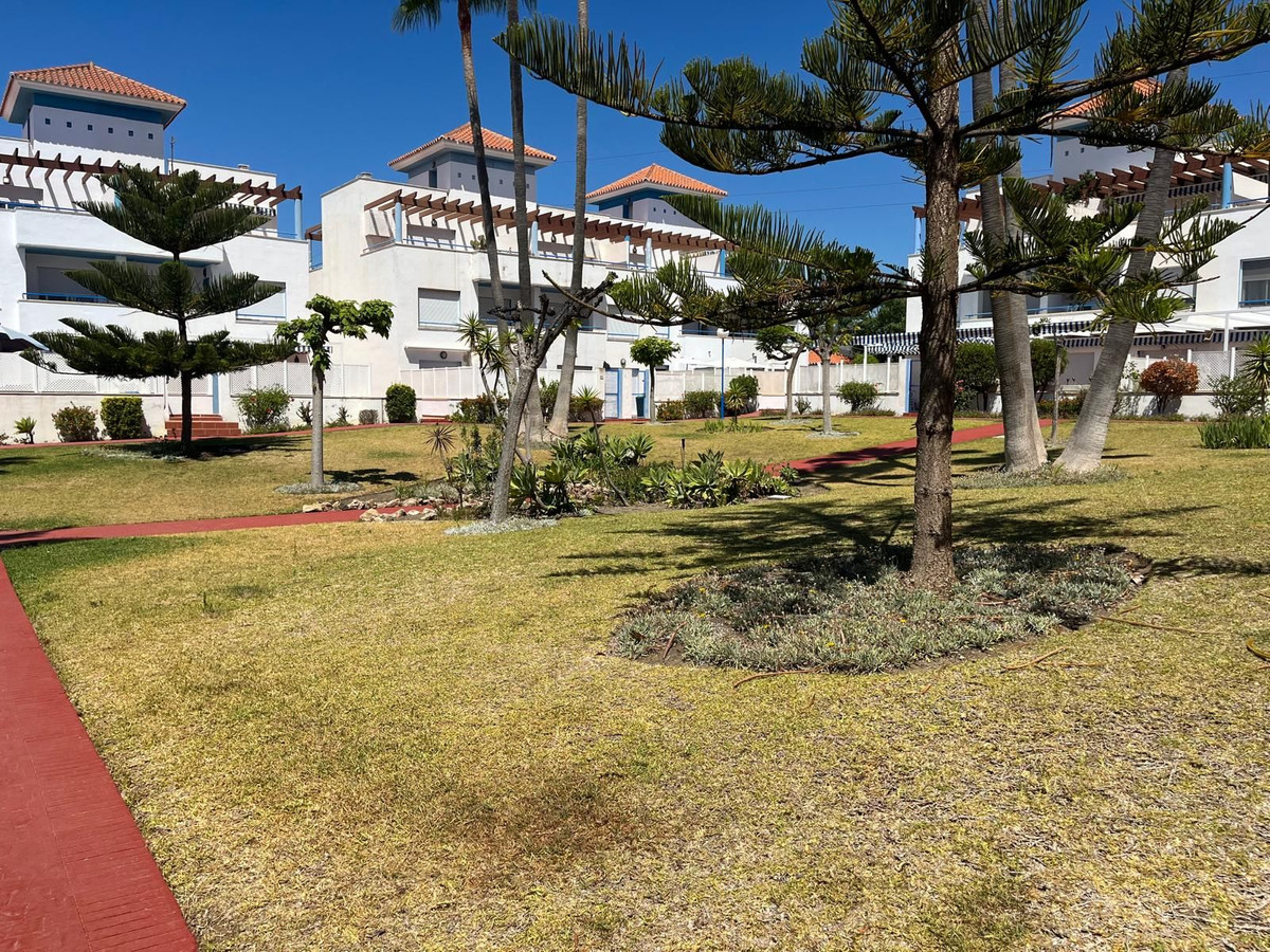 5 Bedroom Townhouse in Estepona - Photo 29