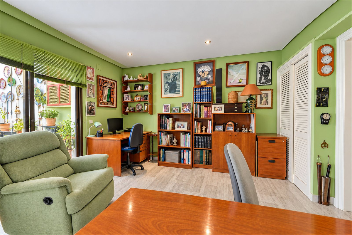 3 Bedroom Apartment in Marbella - Photo 14