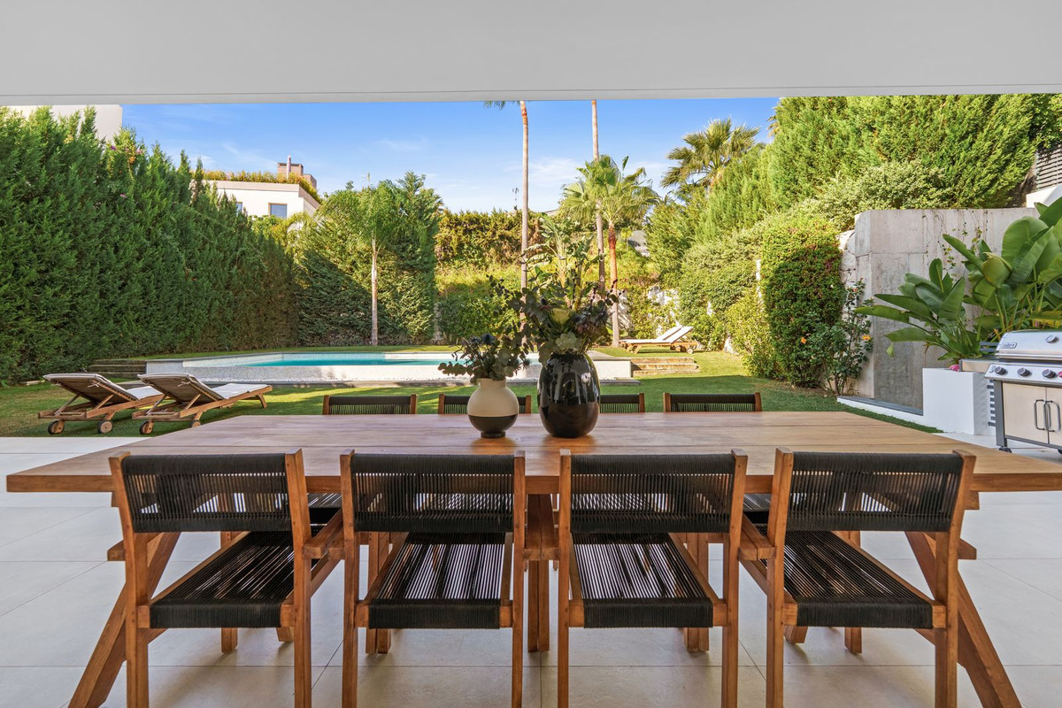 5 Bedroom Villa in Marbella - Photo 5