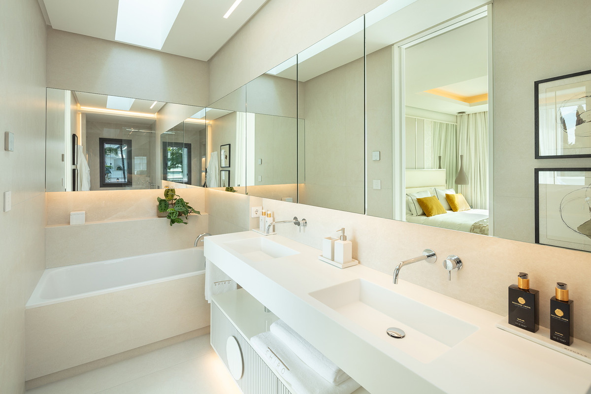 5 Bedroom Villa in Marbella - Photo 10