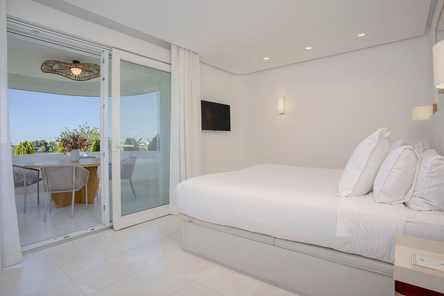 2 Bedroom Apartment in San Pedro de Alcántara - Photo 3