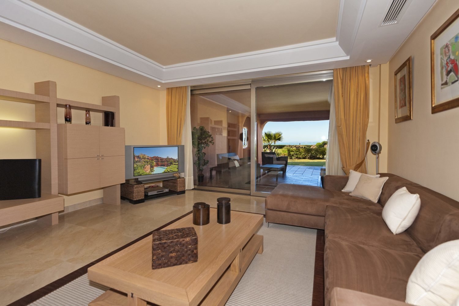 2 Bedroom Apartment in Marbella - Photo 12