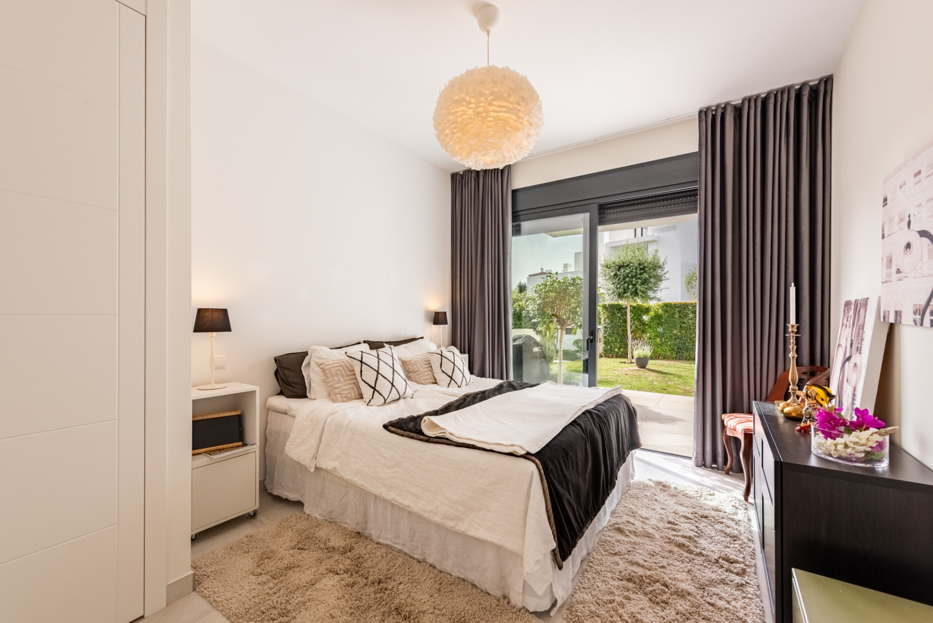 2 Bedroom Apartment in Estepona - Photo 10