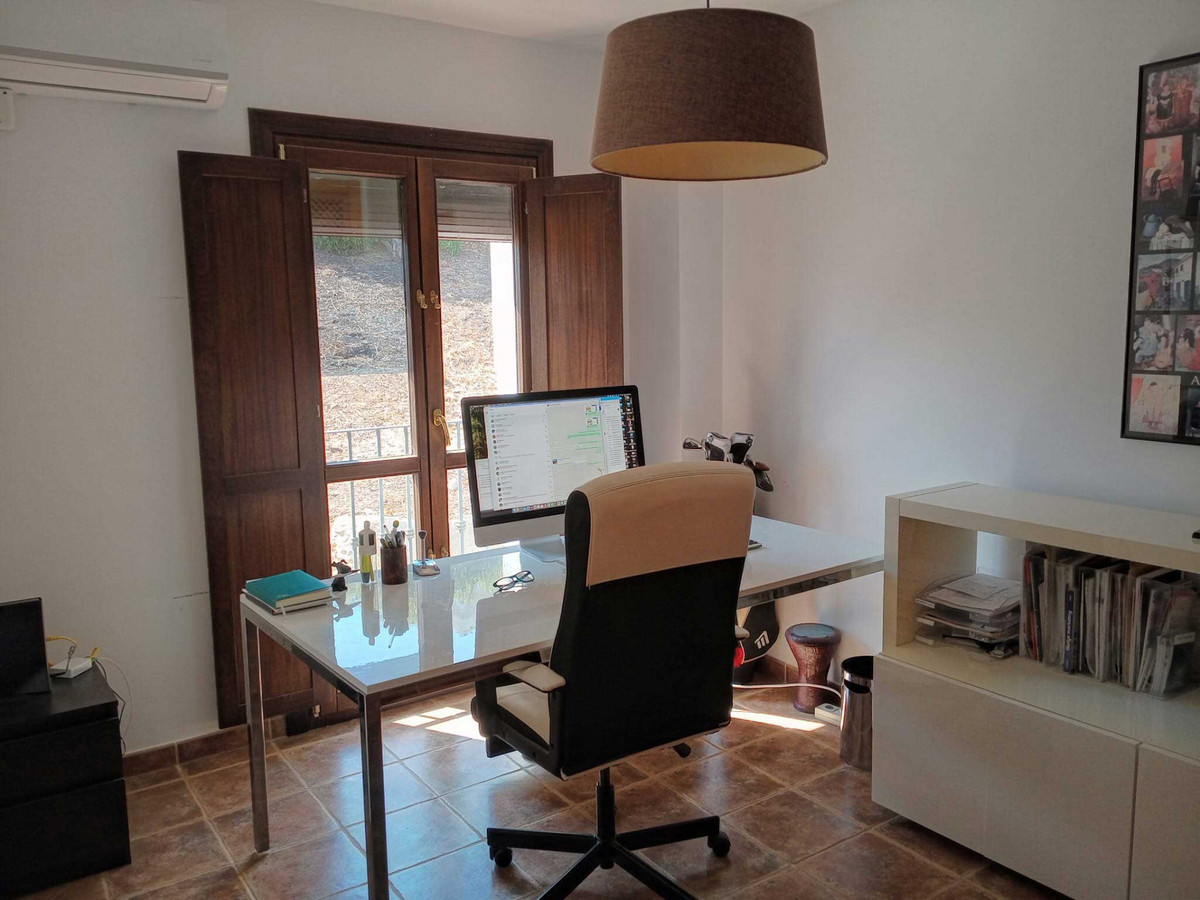 3 Bedroom Townhouse in Estepona - Photo 16