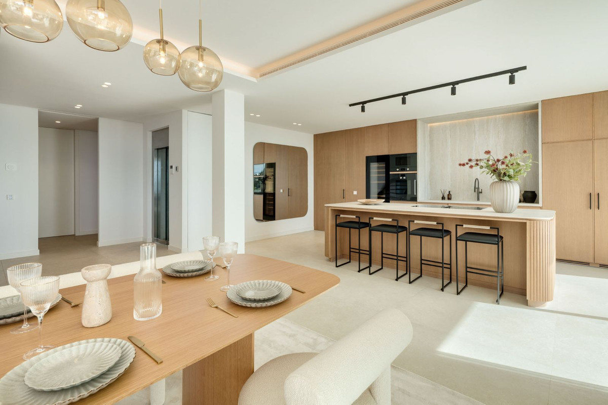 5 Bedroom Villa in Marbella - Photo 12