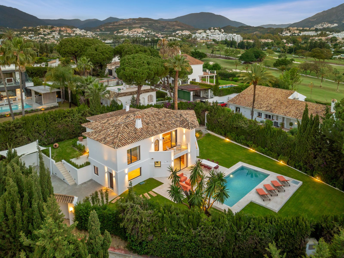 4 Bedroom Villa in Marbella - Photo 33