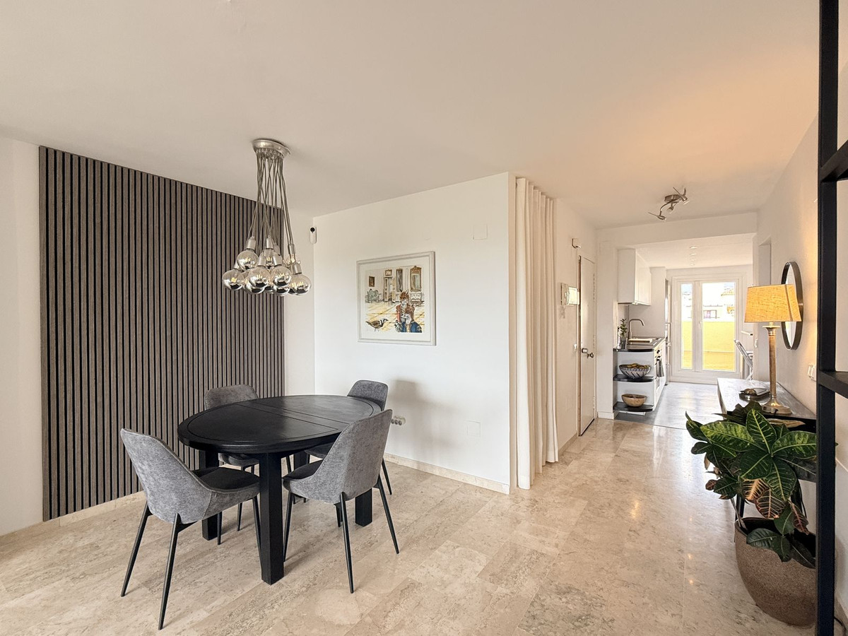 2 Bedroom Apartment in Estepona - Photo 19