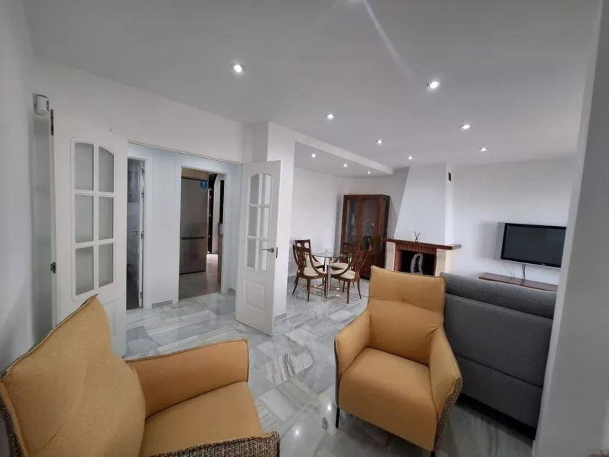 3 Bedroom Townhouse in Benalmádena - Photo 8