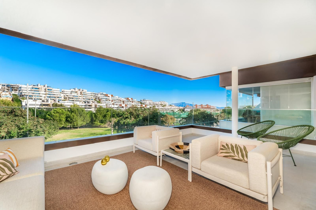 3 Bedroom Apartment in Estepona - Photo 17