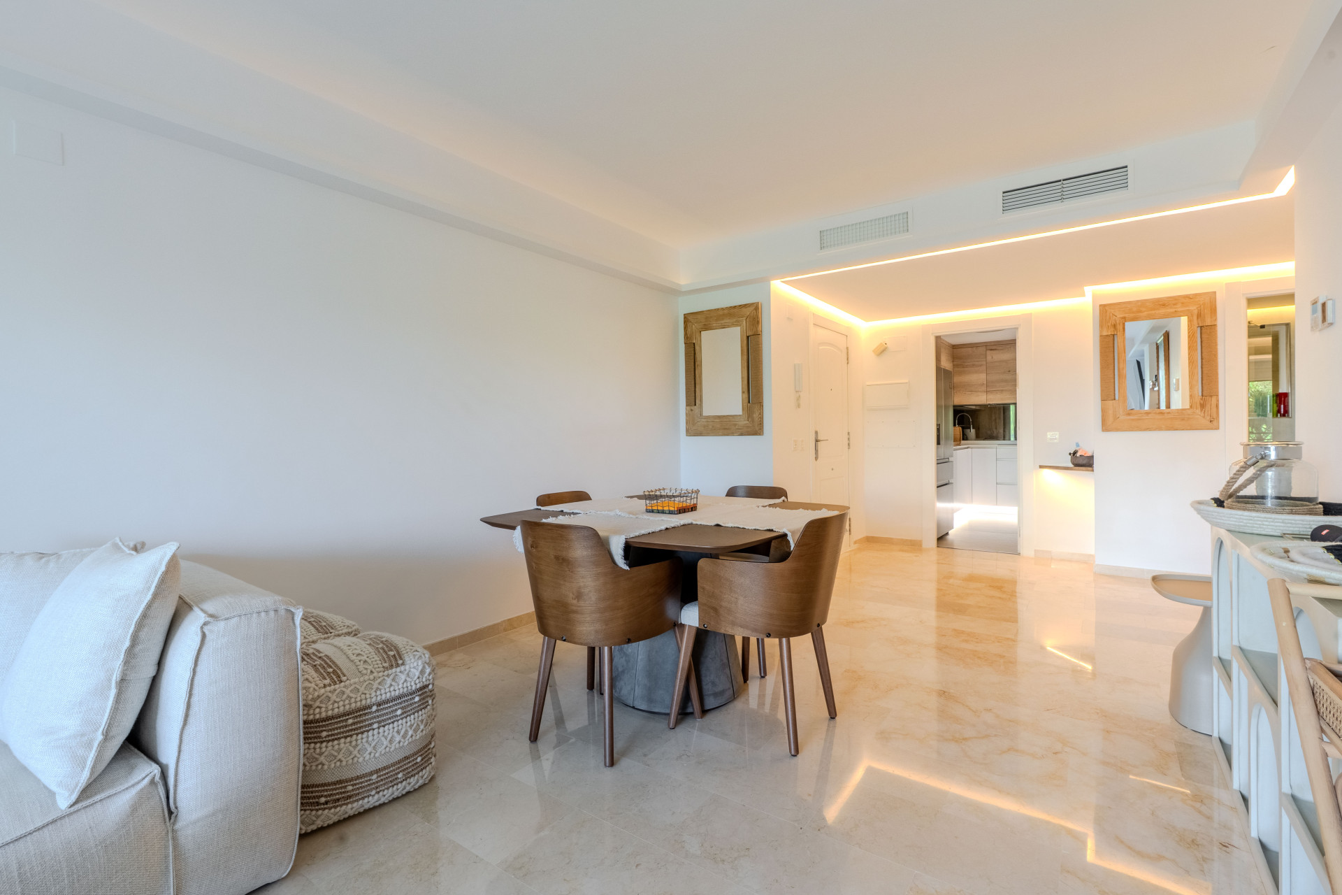 2 Bedroom Apartment in Marbella - Photo 9
