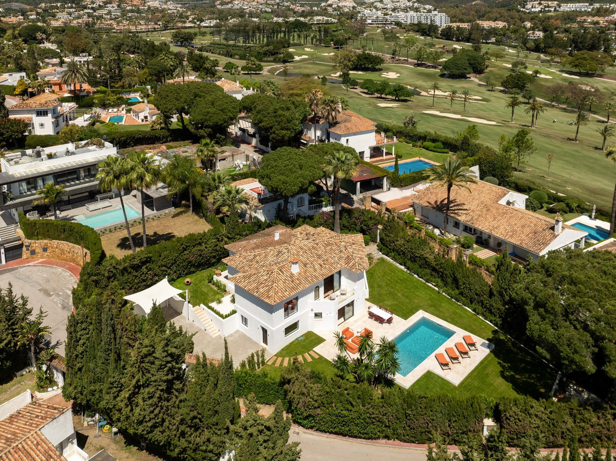 4 Bedroom Villa in Marbella - Photo 23