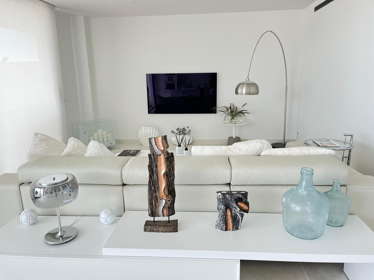 2 Bedroom Apartment in Benalmádena - Photo 21