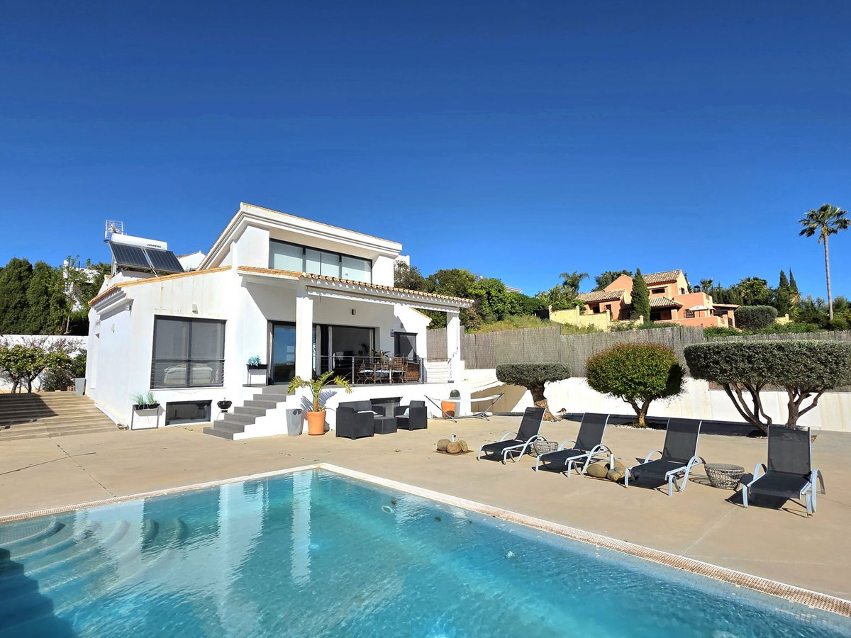 4 Bedroom Villa in Estepona - Photo 2