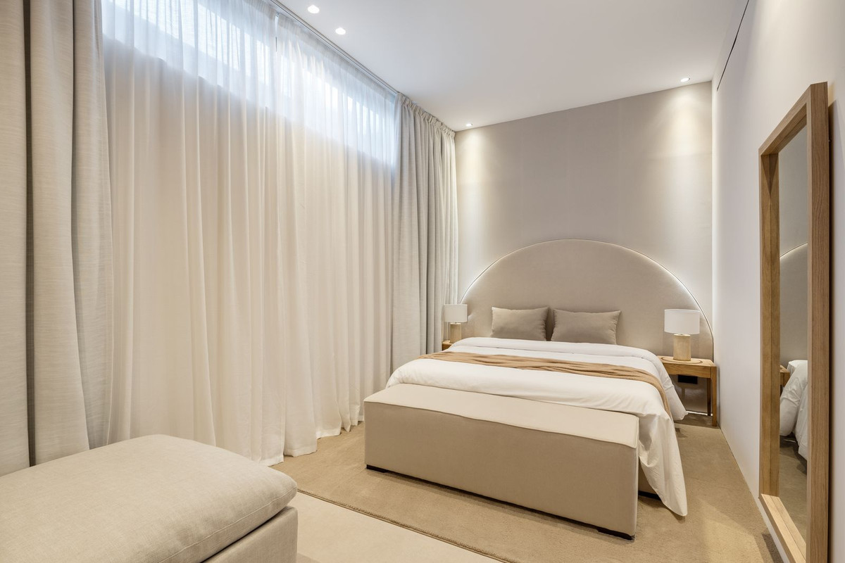6 Bedroom Villa in Marbella - Photo 26