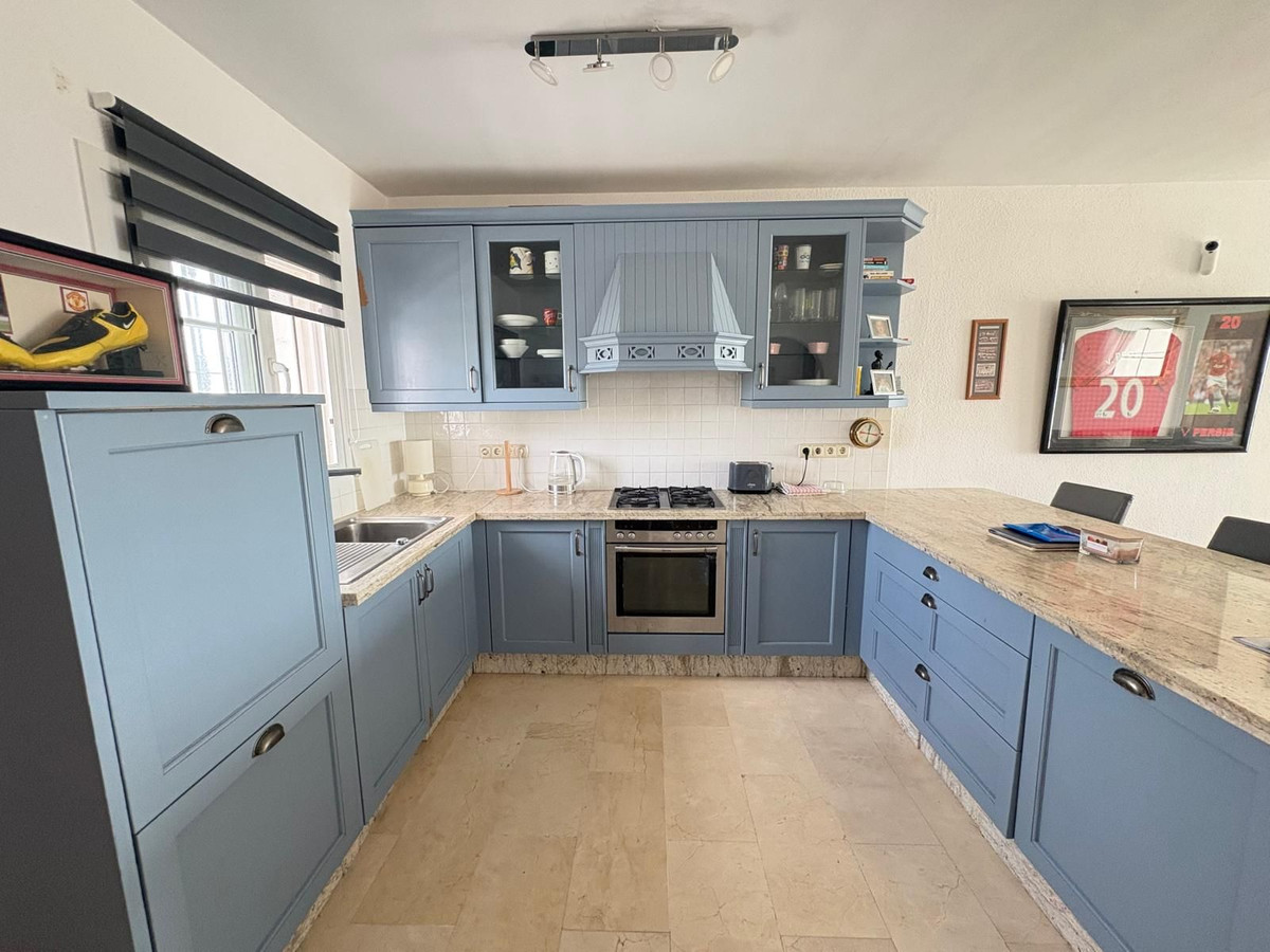 2 Bedroom Apartment in Mijas - Photo 11