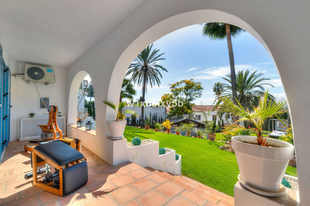 5 Bedroom Villa in San Pedro de Alcántara - Photo 32