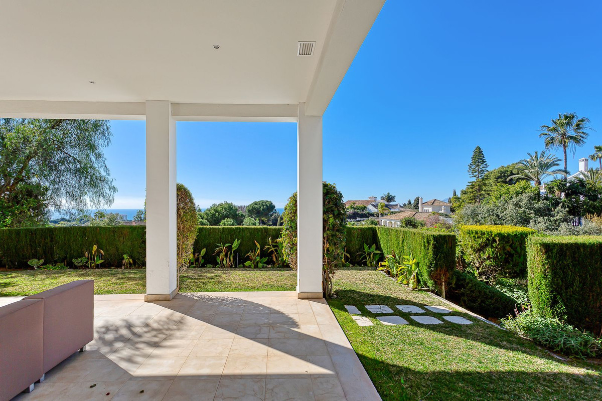 4 Bedroom Villa in Marbella - Photo 18