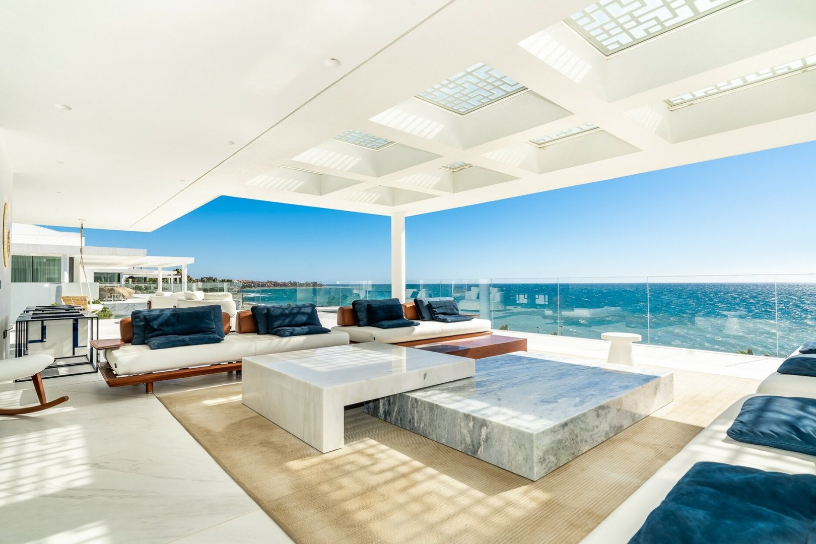 4 Bedroom Apartment in Estepona - Photo 7