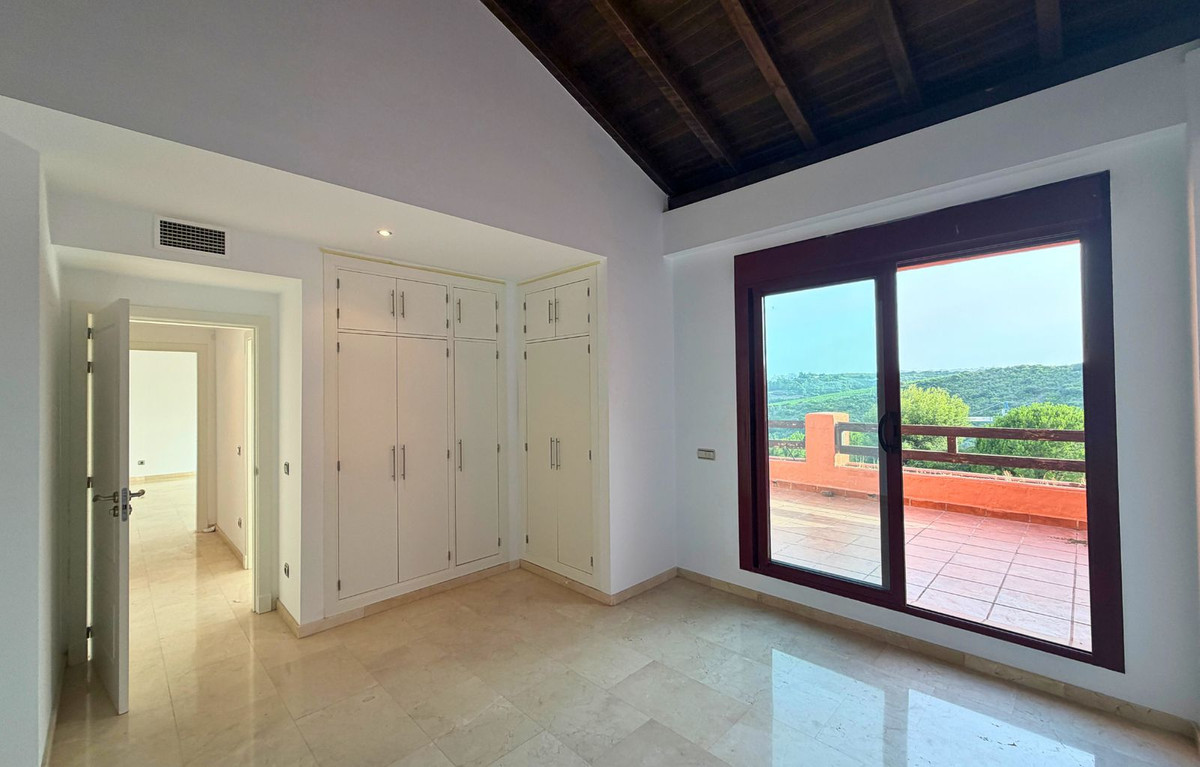 2 Bedroom Penthouse in Casares - Photo 23