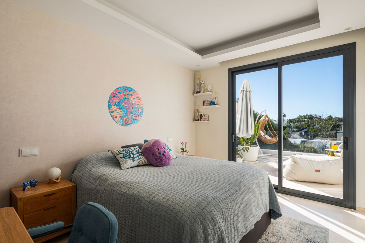 6 Bedroom Villa in Marbella - Photo 16