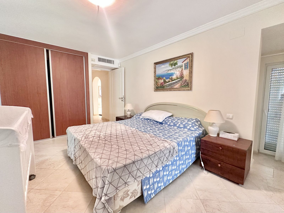6 Bedroom Villa in Marbella - Photo 47